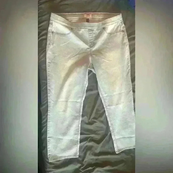 lei Pants - Lei Capri Jeans Stretch Slip On Size 13